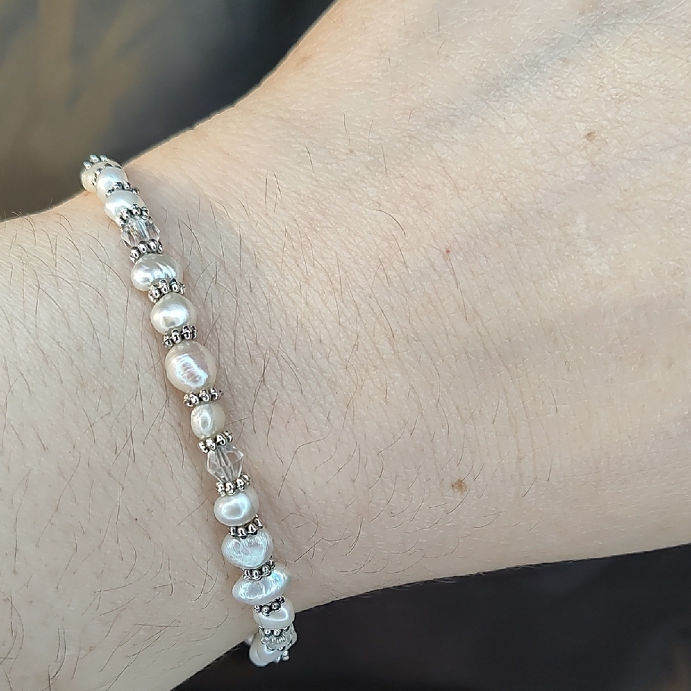 Elegant Pearl and Silver Bracelet